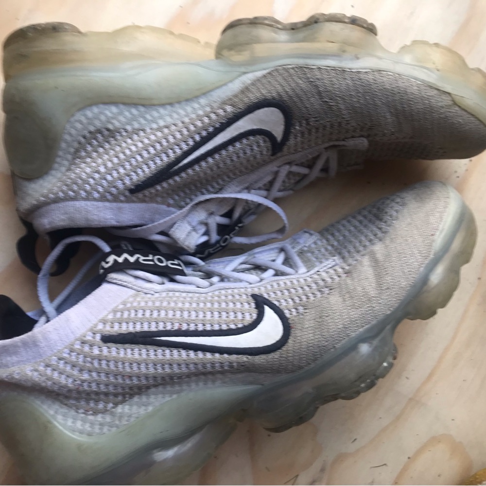 Boys Grey/Black Nike Shoes
